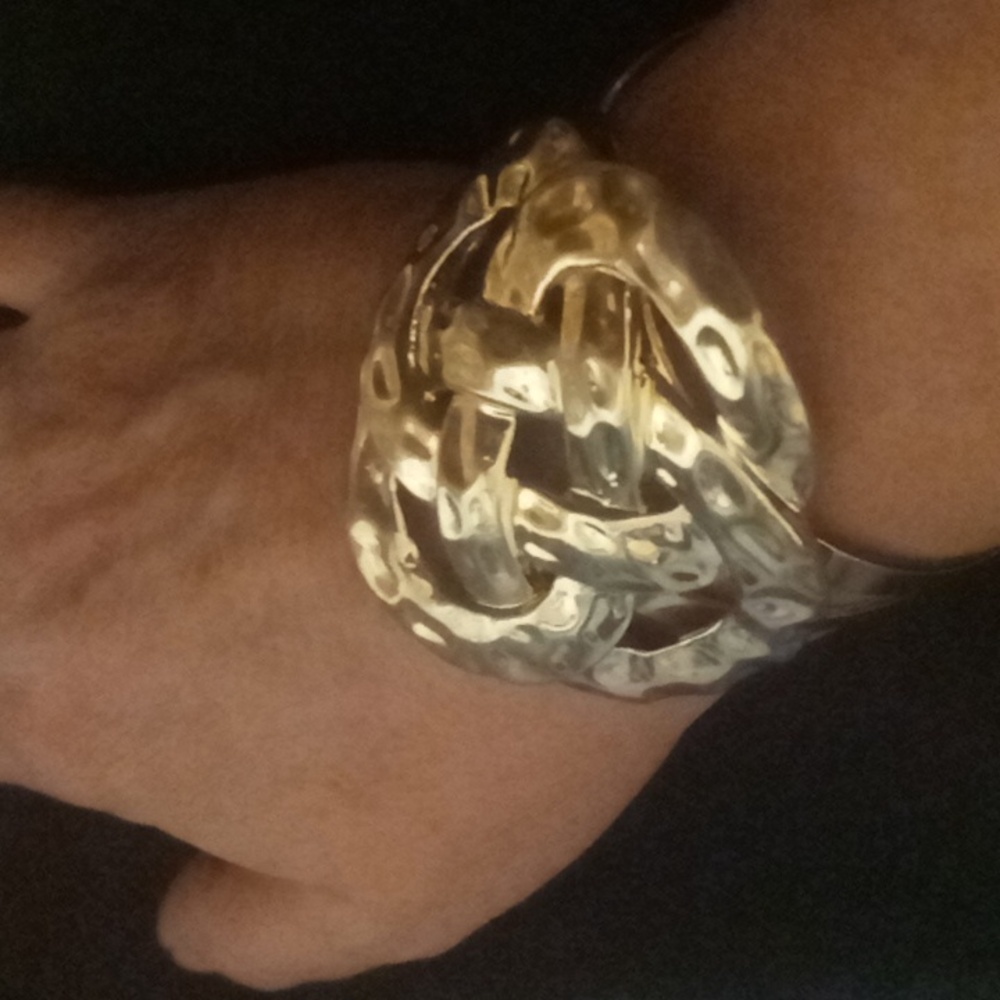 Elegant wide gold tone Hammer Knot cuff statement bracelet NWOT